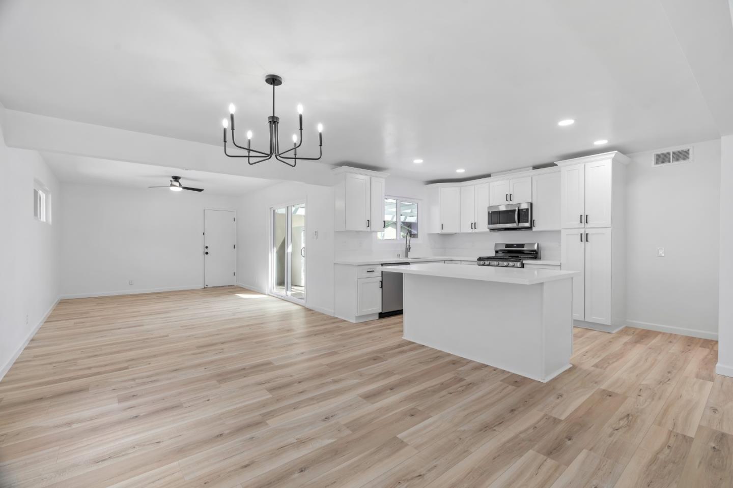 Detail Gallery Image 9 of 37 For 3221 Colgate Ln, Bakersfield,  CA 93306 - 4 Beds | 2 Baths