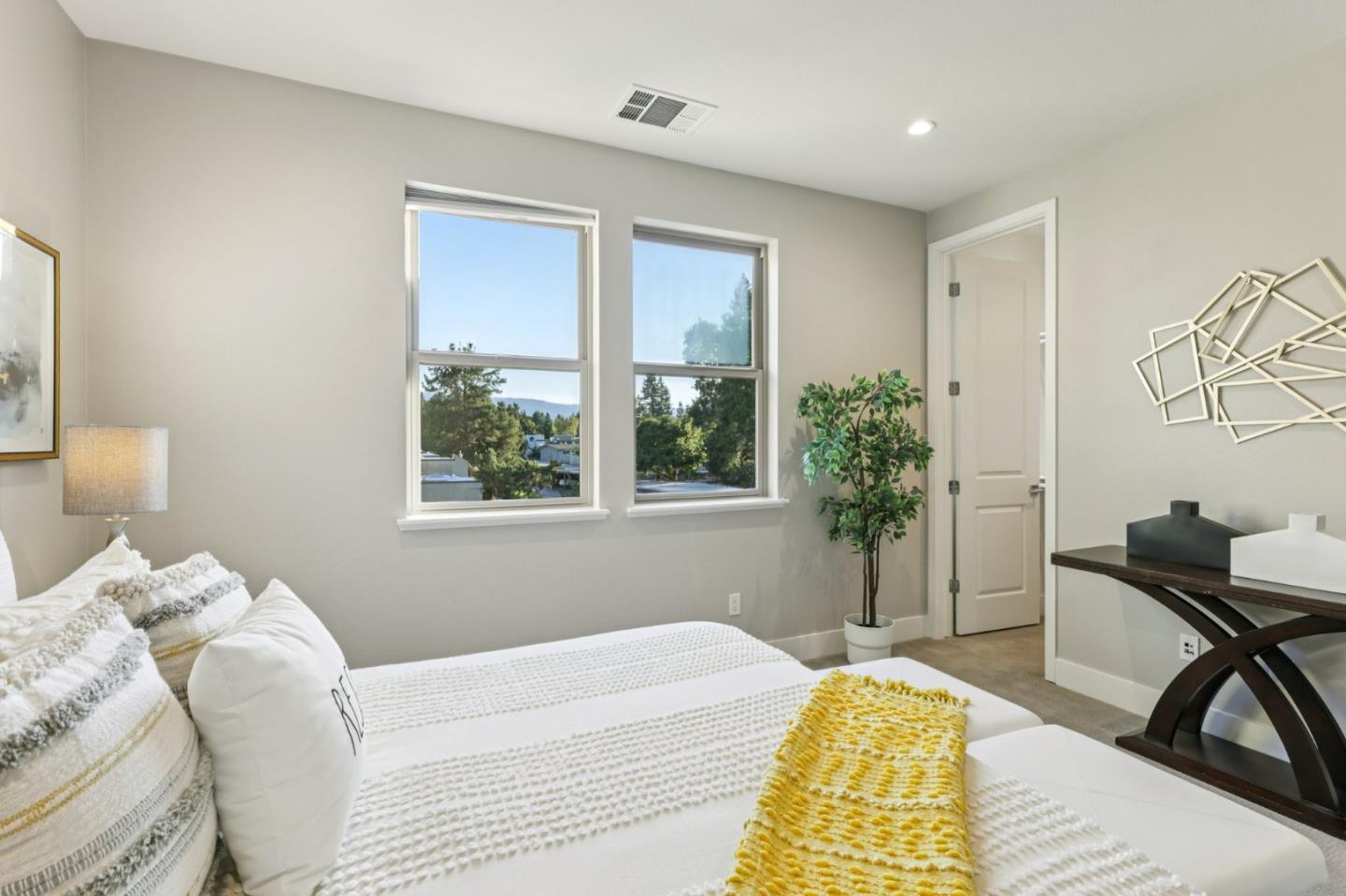 Detail Gallery Image 14 of 30 For 2012 Montecito Ave, Mountain View,  CA 94043 - 3 Beds | 3/1 Baths