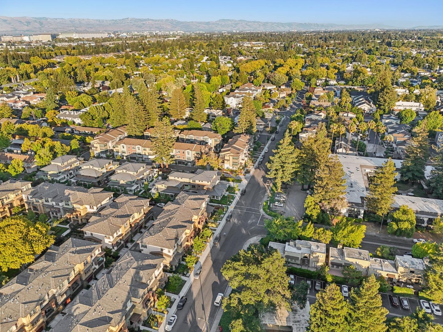 Detail Gallery Image 26 of 30 For 2012 Montecito Ave, Mountain View,  CA 94043 - 3 Beds | 3/1 Baths
