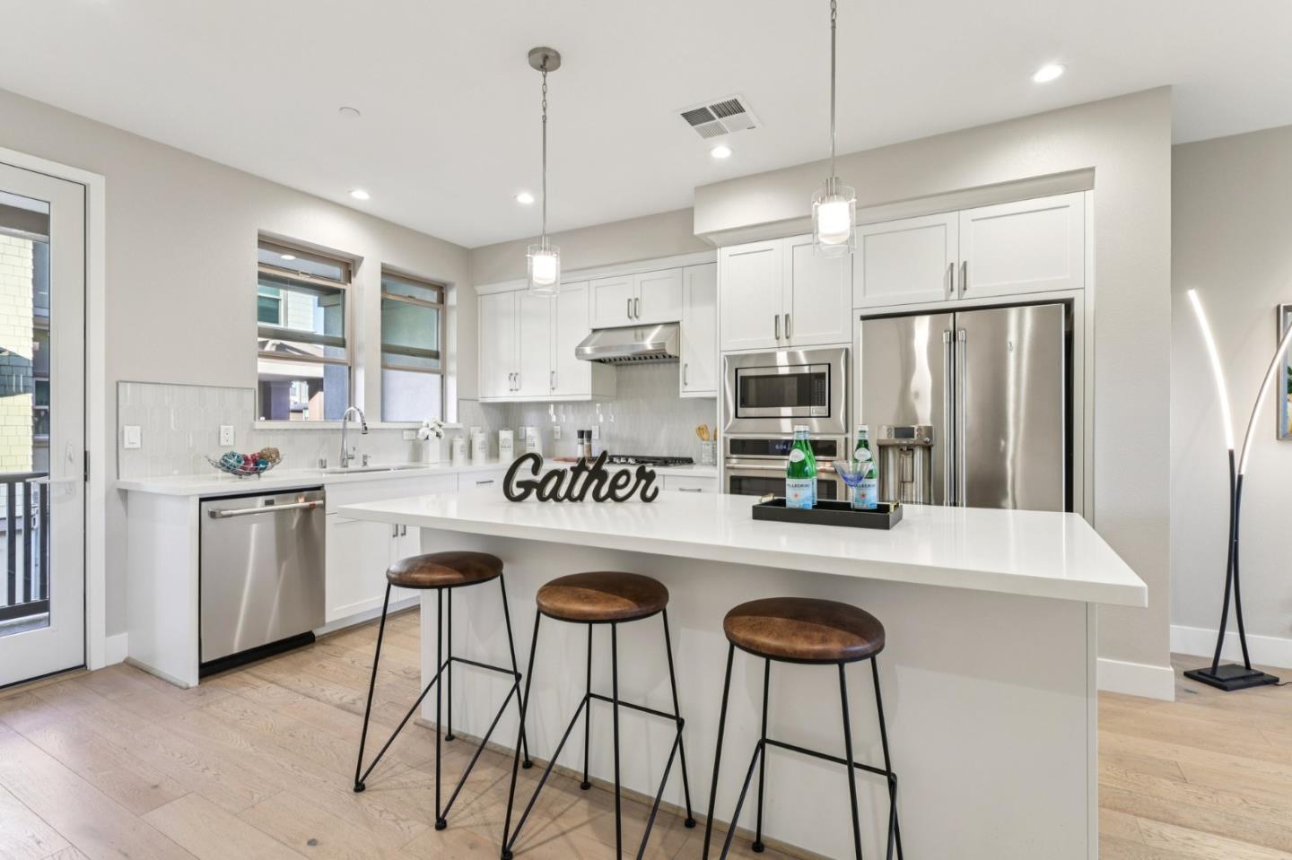 Detail Gallery Image 6 of 30 For 2012 Montecito Ave, Mountain View,  CA 94043 - 3 Beds | 3/1 Baths