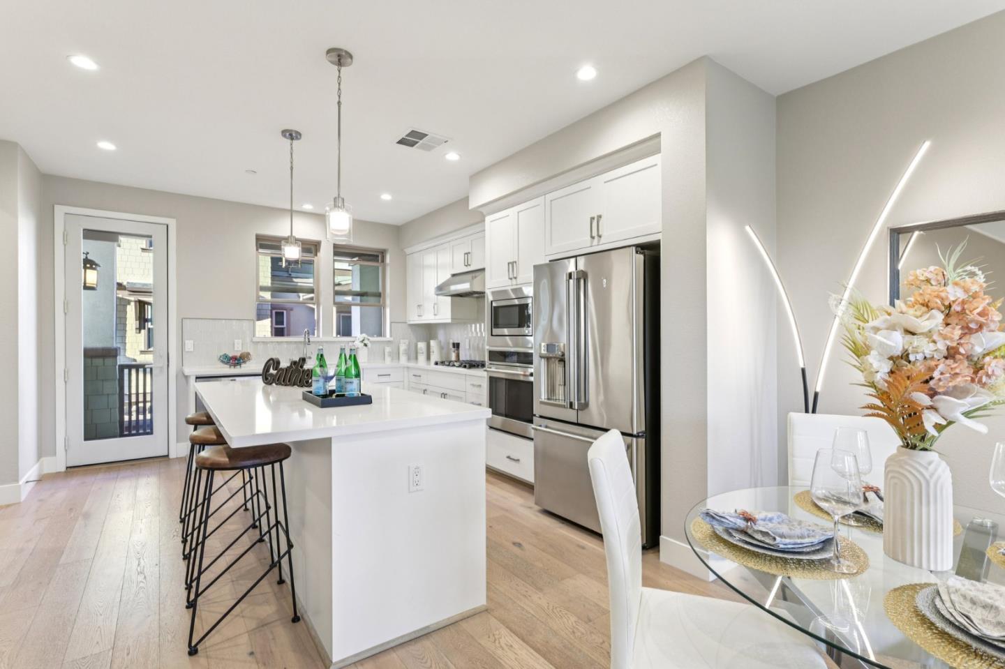 Detail Gallery Image 7 of 30 For 2012 Montecito Ave, Mountain View,  CA 94043 - 3 Beds | 3/1 Baths