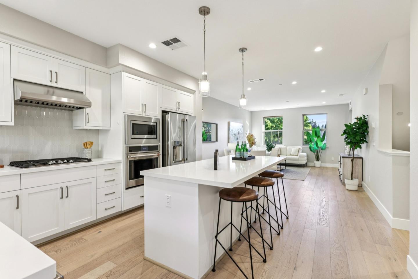 Detail Gallery Image 8 of 30 For 2012 Montecito Ave, Mountain View,  CA 94043 - 3 Beds | 3/1 Baths