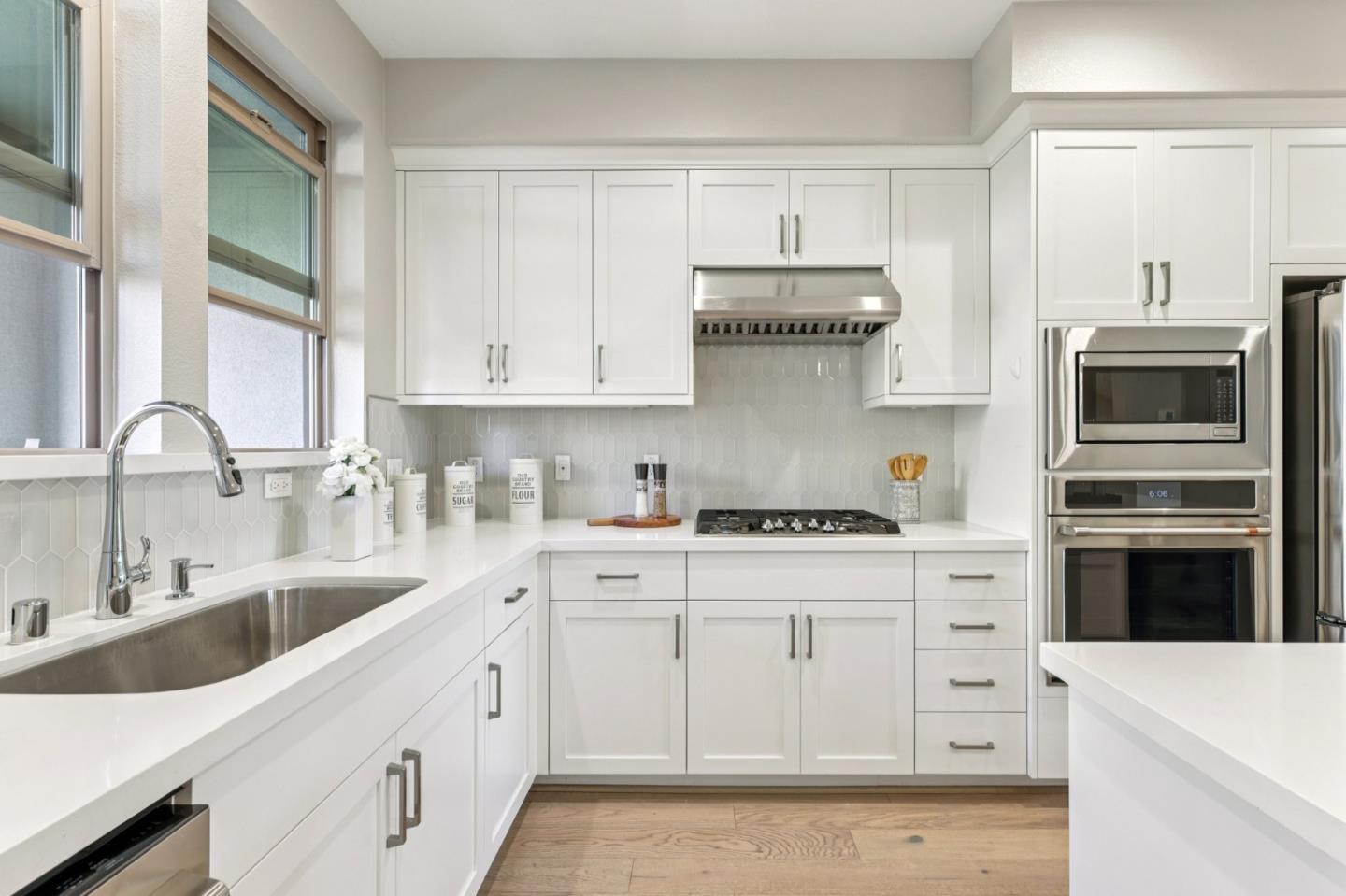 Detail Gallery Image 9 of 30 For 2012 Montecito Ave, Mountain View,  CA 94043 - 3 Beds | 3/1 Baths