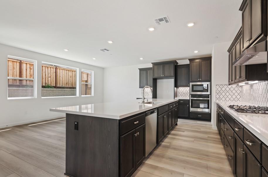 Detail Gallery Image 12 of 29 For 5987 Big Sky Dr, Fairfield,  CA 94533 - 4 Beds | 3/1 Baths