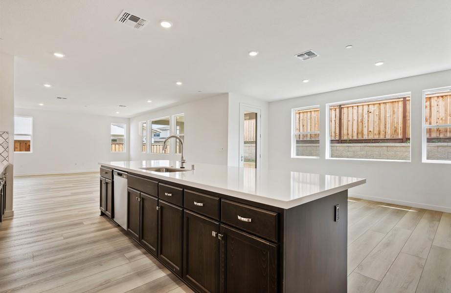 Detail Gallery Image 13 of 29 For 5987 Big Sky Dr, Fairfield,  CA 94533 - 4 Beds | 3/1 Baths