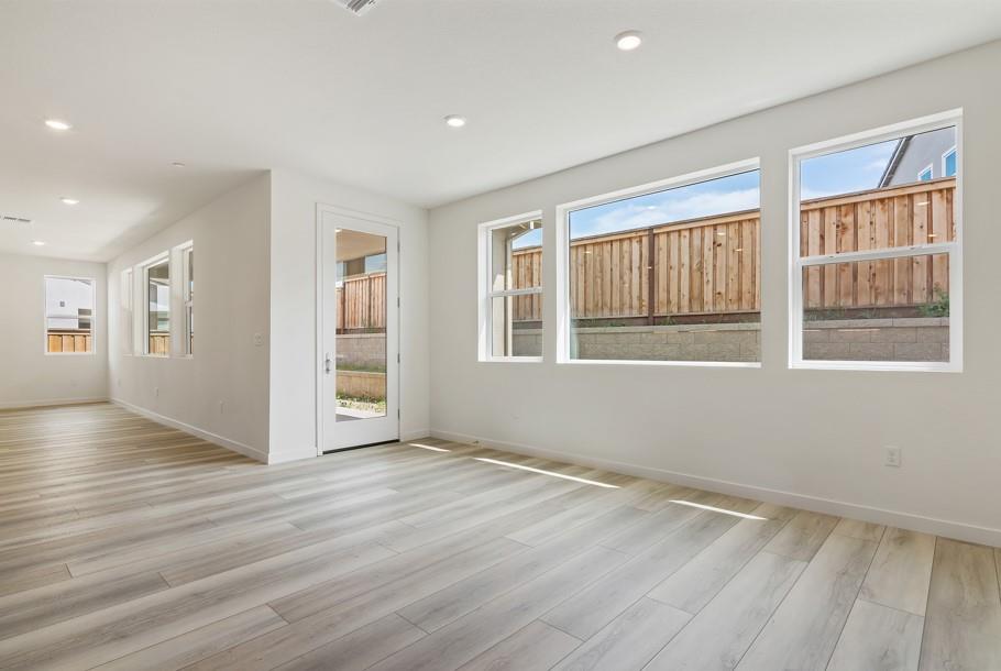 Detail Gallery Image 15 of 29 For 5987 Big Sky Dr, Fairfield,  CA 94533 - 4 Beds | 3/1 Baths