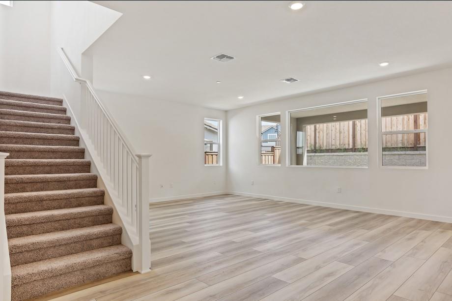 Detail Gallery Image 4 of 29 For 5987 Big Sky Dr, Fairfield,  CA 94533 - 4 Beds | 3/1 Baths