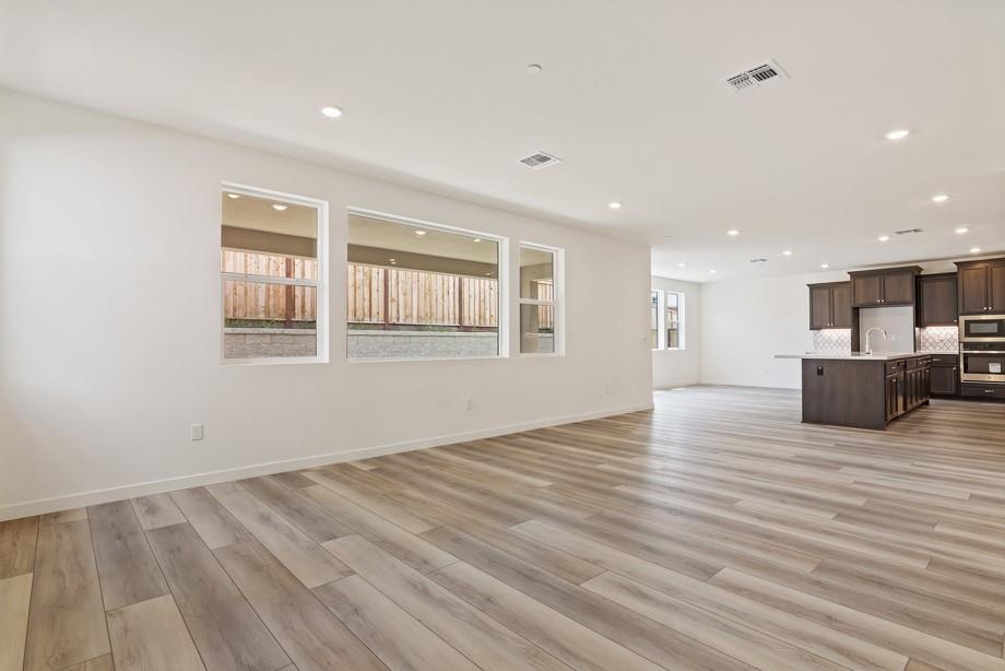 Detail Gallery Image 6 of 29 For 5987 Big Sky Dr, Fairfield,  CA 94533 - 4 Beds | 3/1 Baths