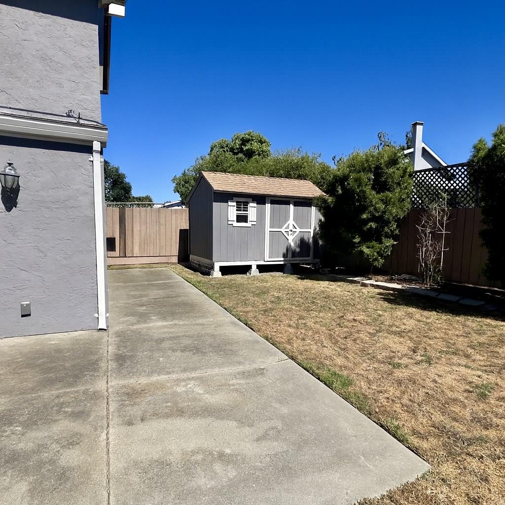 Detail Gallery Image 3 of 3 For 424 Brighton St, Salinas,  CA 93907 - 3 Beds | 2 Baths