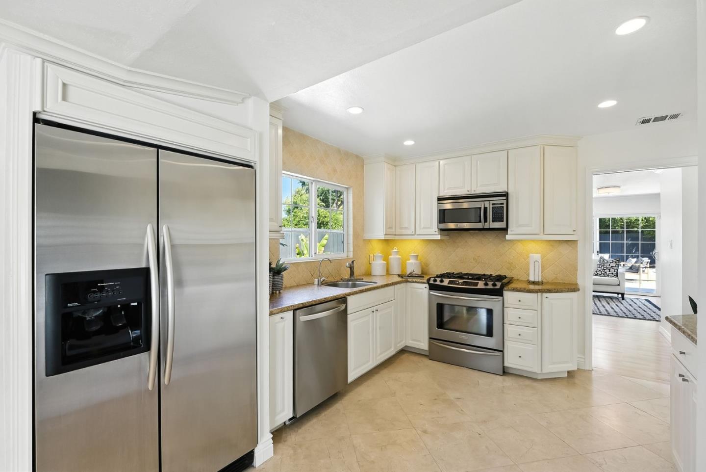 Detail Gallery Image 15 of 59 For 2924 Vivian Ln, San Jose,  CA 95124 - 3 Beds | 2 Baths