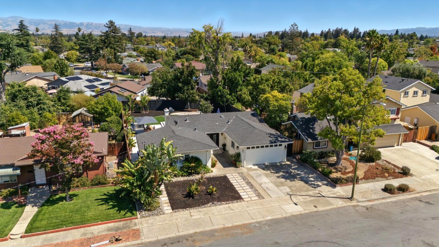 Detail Gallery Image 3 of 59 For 2924 Vivian Ln, San Jose,  CA 95124 - 3 Beds | 2 Baths