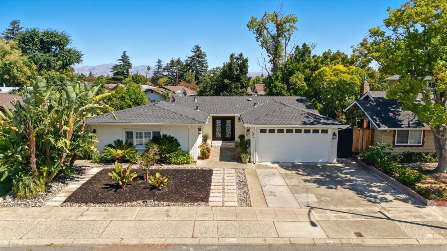 Detail Gallery Image 4 of 59 For 2924 Vivian Ln, San Jose,  CA 95124 - 3 Beds | 2 Baths