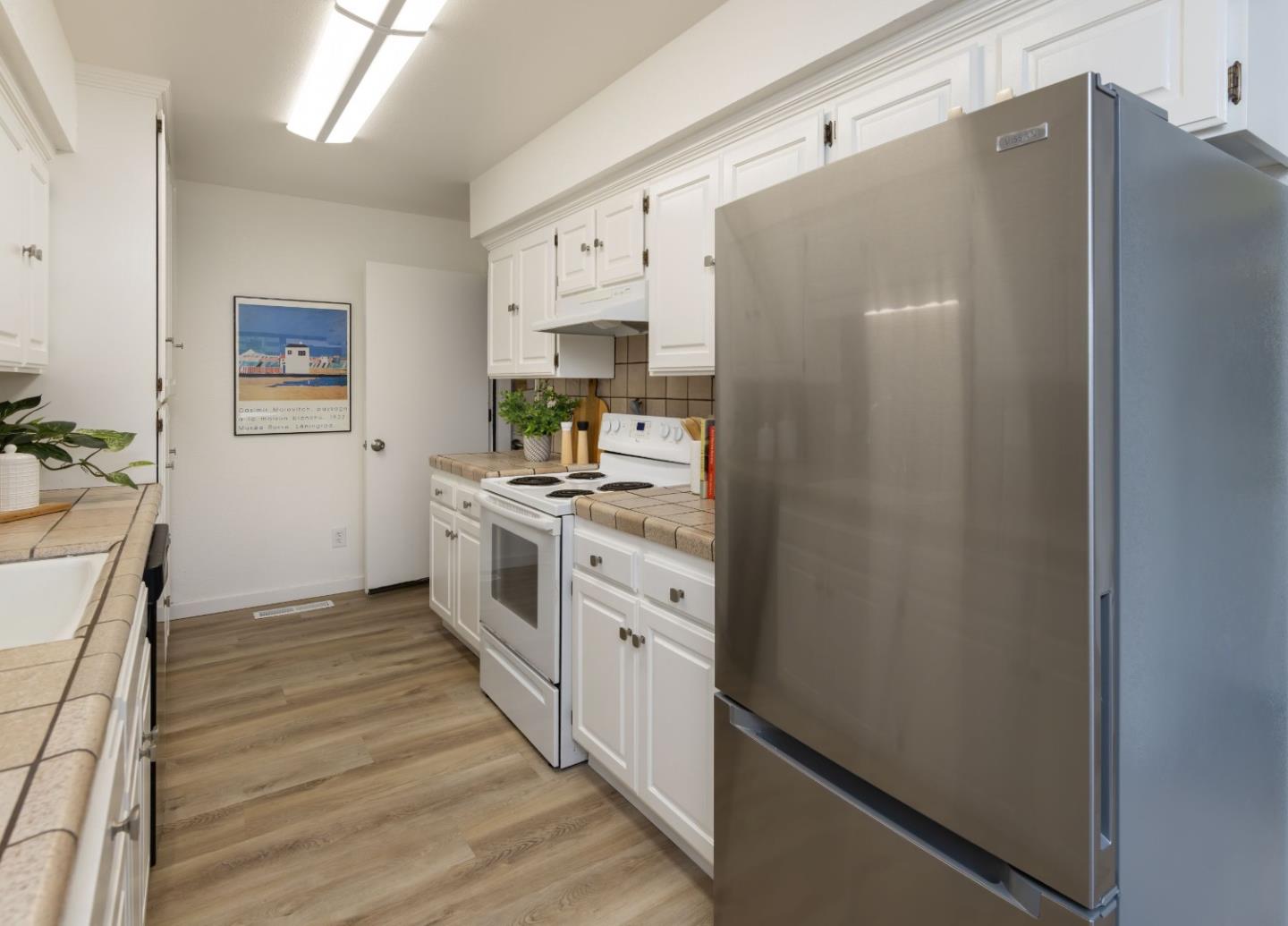 Detail Gallery Image 10 of 37 For 1901 Courtyard Dr #D,  Capitola,  CA 95010 - 2 Beds | 1/1 Baths