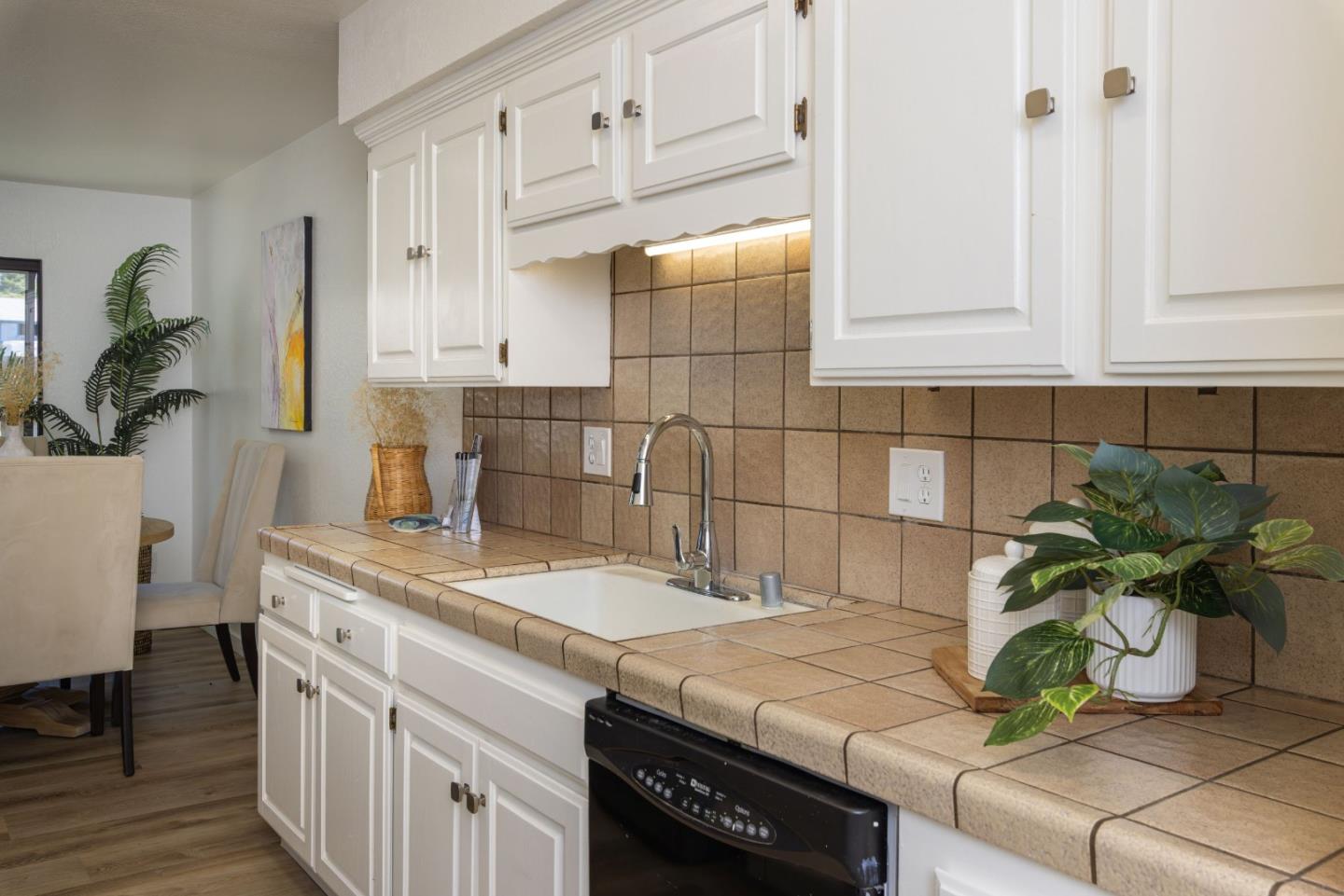 Detail Gallery Image 11 of 37 For 1901 Courtyard Dr #D,  Capitola,  CA 95010 - 2 Beds | 1/1 Baths
