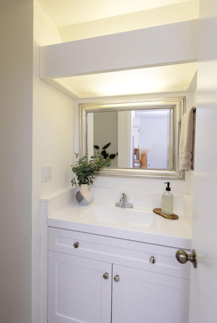 Detail Gallery Image 12 of 37 For 1901 Courtyard Dr #D,  Capitola,  CA 95010 - 2 Beds | 1/1 Baths