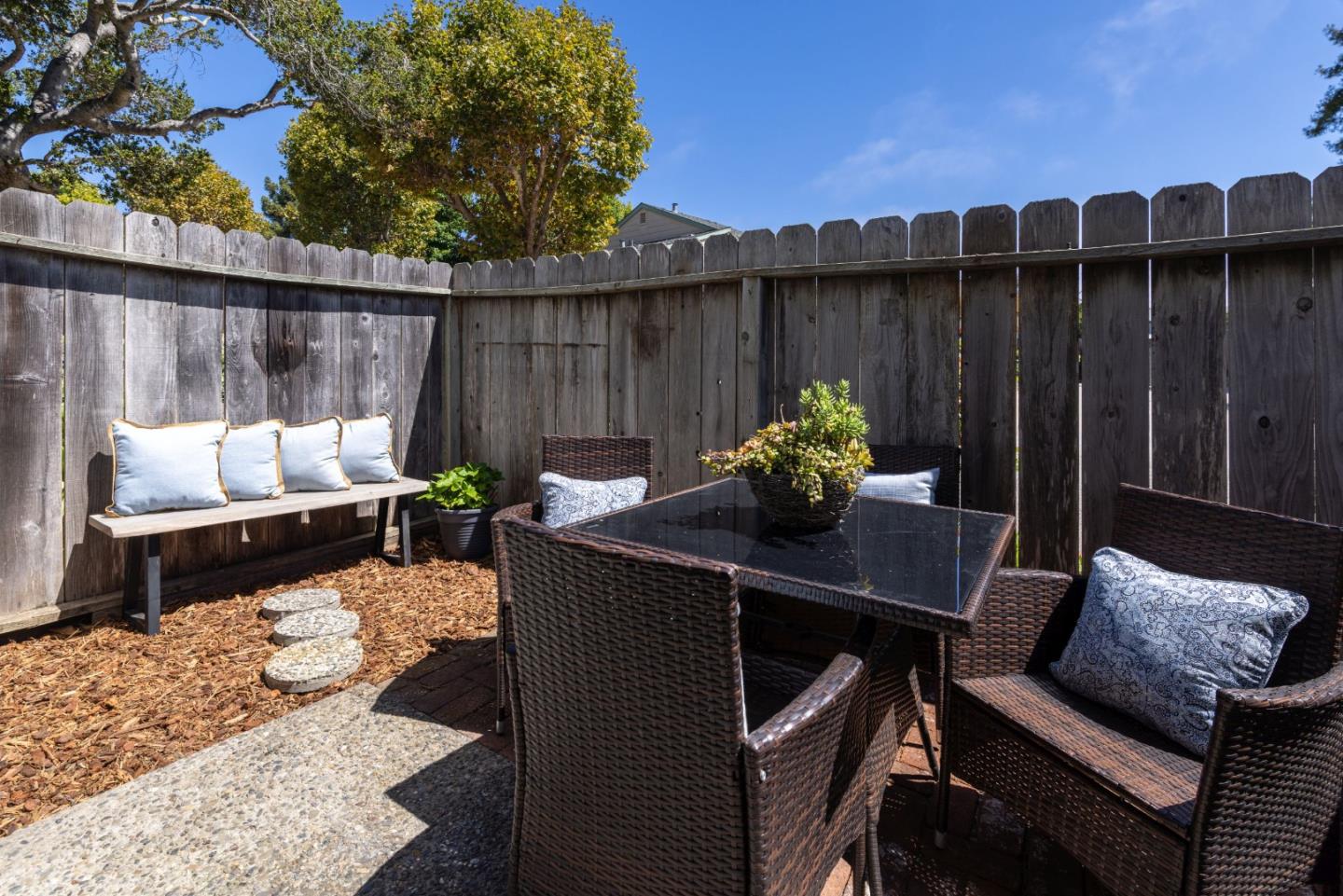 Detail Gallery Image 23 of 37 For 1901 Courtyard Dr #D,  Capitola,  CA 95010 - 2 Beds | 1/1 Baths