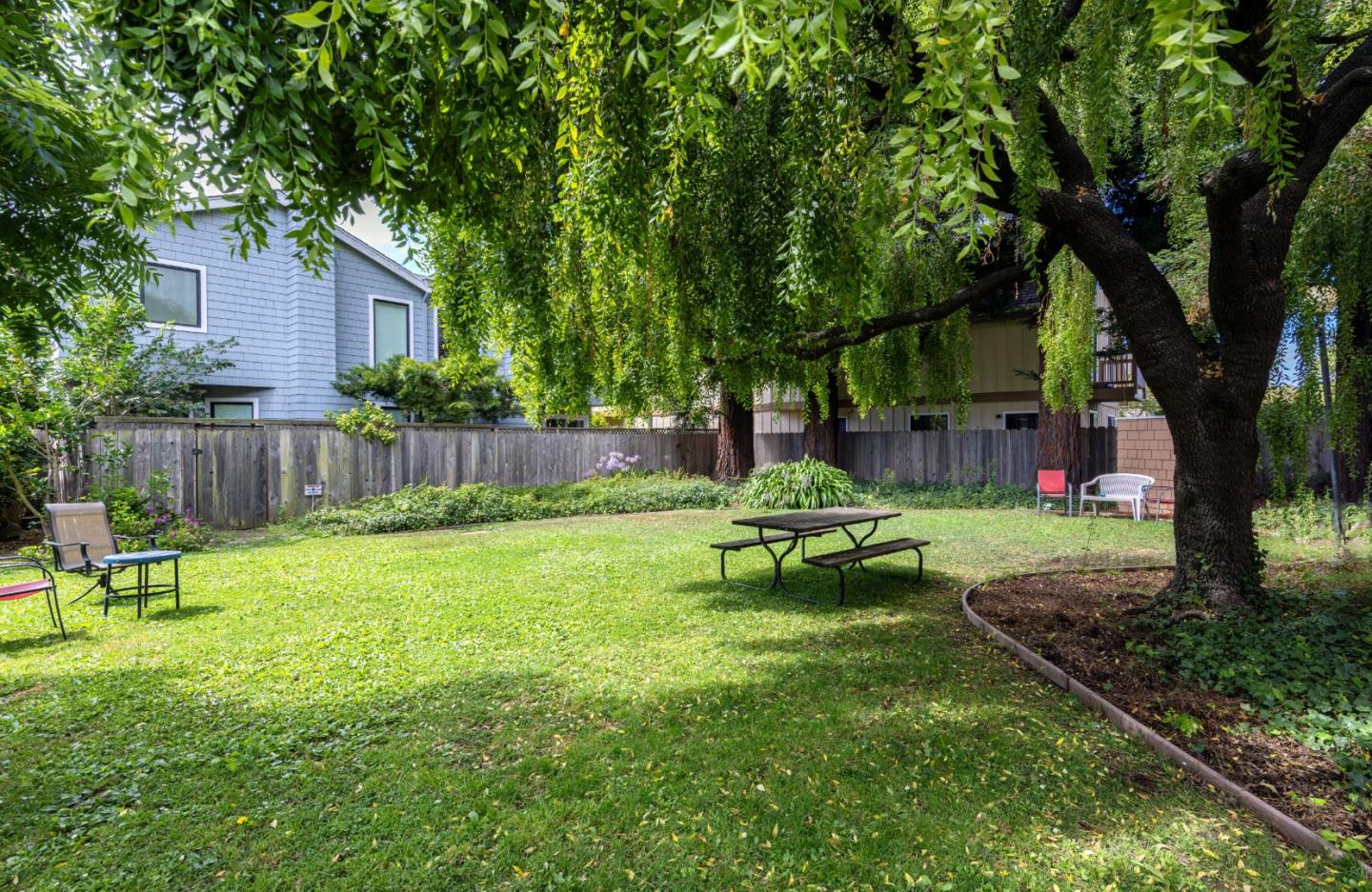 Detail Gallery Image 26 of 37 For 1901 Courtyard Dr #D,  Capitola,  CA 95010 - 2 Beds | 1/1 Baths