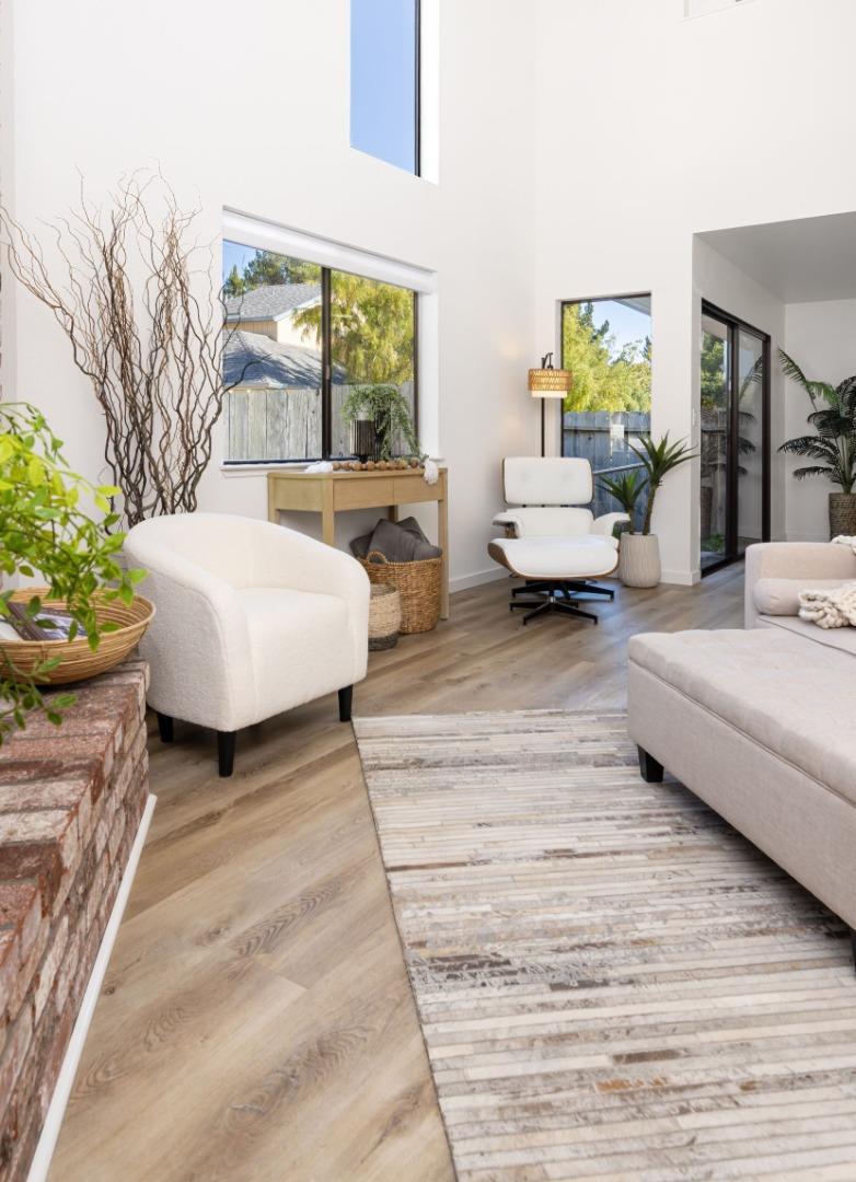 Detail Gallery Image 3 of 37 For 1901 Courtyard Dr #D,  Capitola,  CA 95010 - 2 Beds | 1/1 Baths