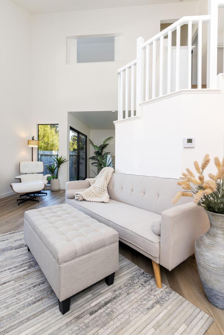 Detail Gallery Image 4 of 37 For 1901 Courtyard Dr #D,  Capitola,  CA 95010 - 2 Beds | 1/1 Baths