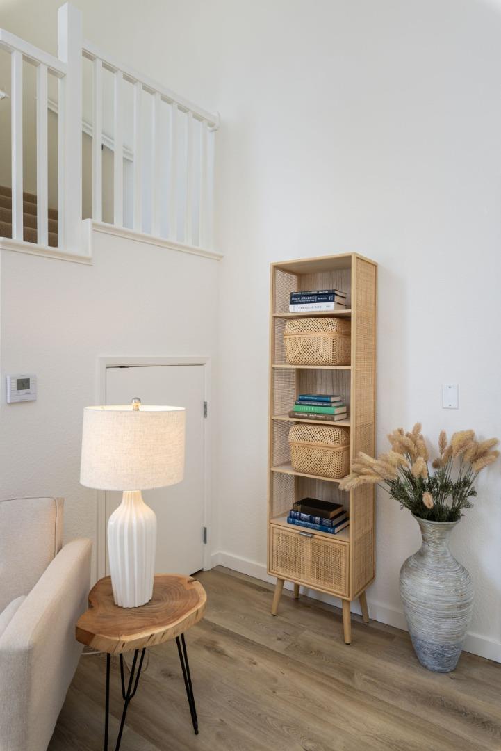 Detail Gallery Image 5 of 37 For 1901 Courtyard Dr #D,  Capitola,  CA 95010 - 2 Beds | 1/1 Baths
