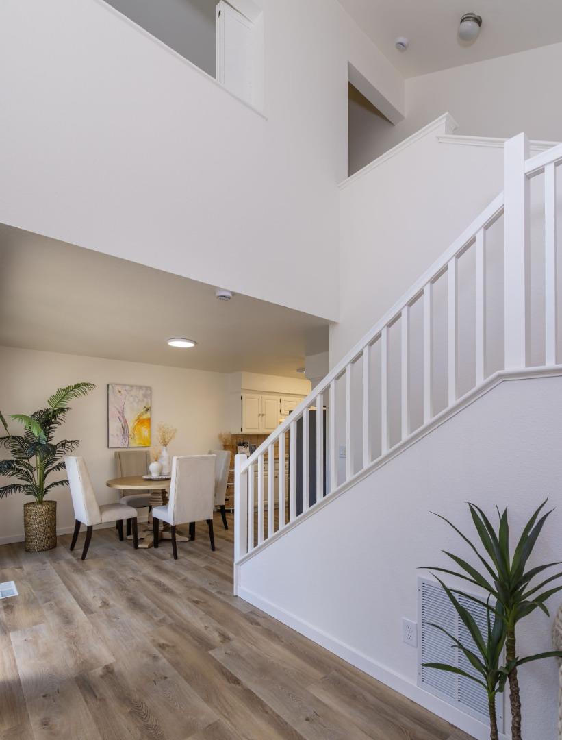 Detail Gallery Image 8 of 37 For 1901 Courtyard Dr #D,  Capitola,  CA 95010 - 2 Beds | 1/1 Baths