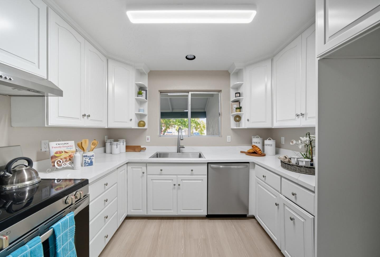 Detail Gallery Image 12 of 42 For 998 Cera Dr, San Jose,  CA 95129 - 4 Beds | 2 Baths