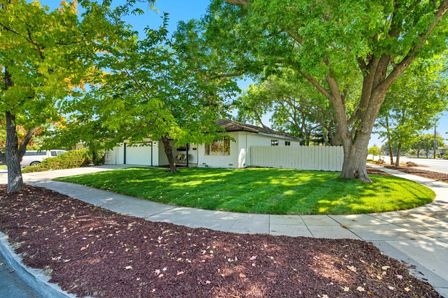 Detail Gallery Image 3 of 42 For 998 Cera Dr, San Jose,  CA 95129 - 4 Beds | 2 Baths