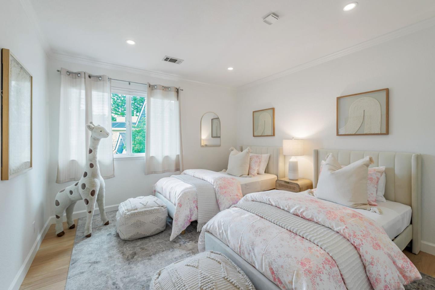 Detail Gallery Image 17 of 31 For 3852 Jefferson Ave, Redwood City,  CA 94062 - 3 Beds | 2/1 Baths