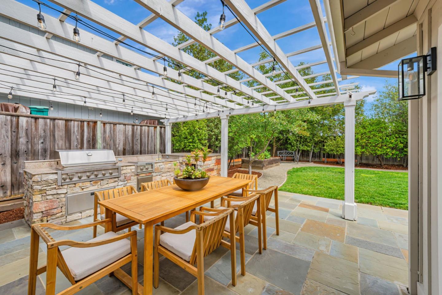 Detail Gallery Image 26 of 31 For 3852 Jefferson Ave, Redwood City,  CA 94062 - 3 Beds | 2/1 Baths