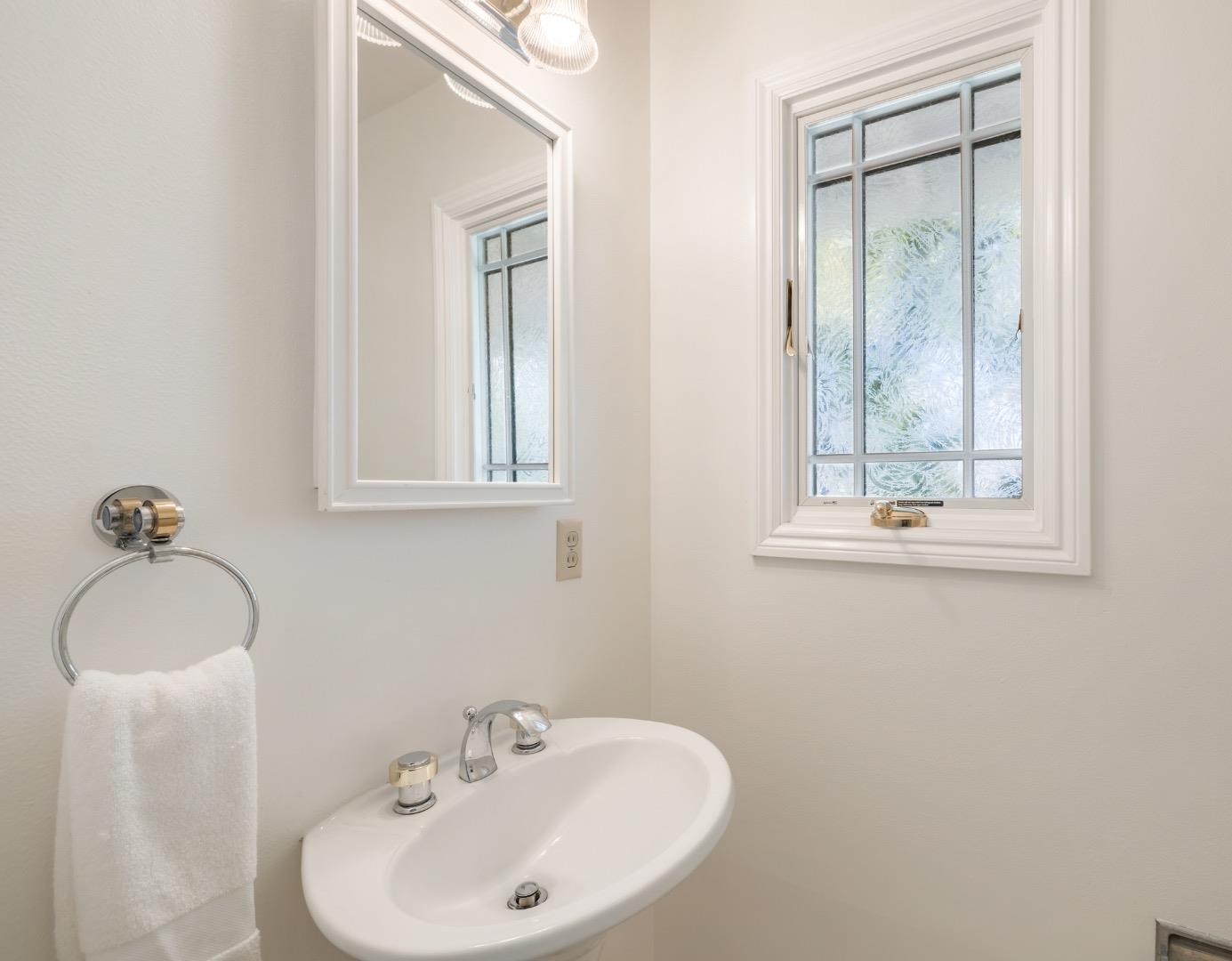 Detail Gallery Image 12 of 27 For 822 Amber Ln, Los Altos,  CA 94024 - 3 Beds | 2/1 Baths