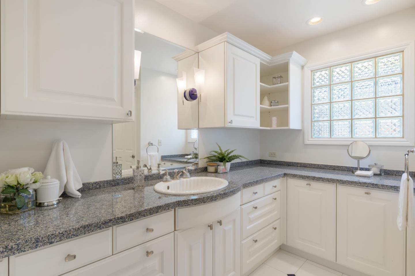 Detail Gallery Image 21 of 27 For 822 Amber Ln, Los Altos,  CA 94024 - 3 Beds | 2/1 Baths