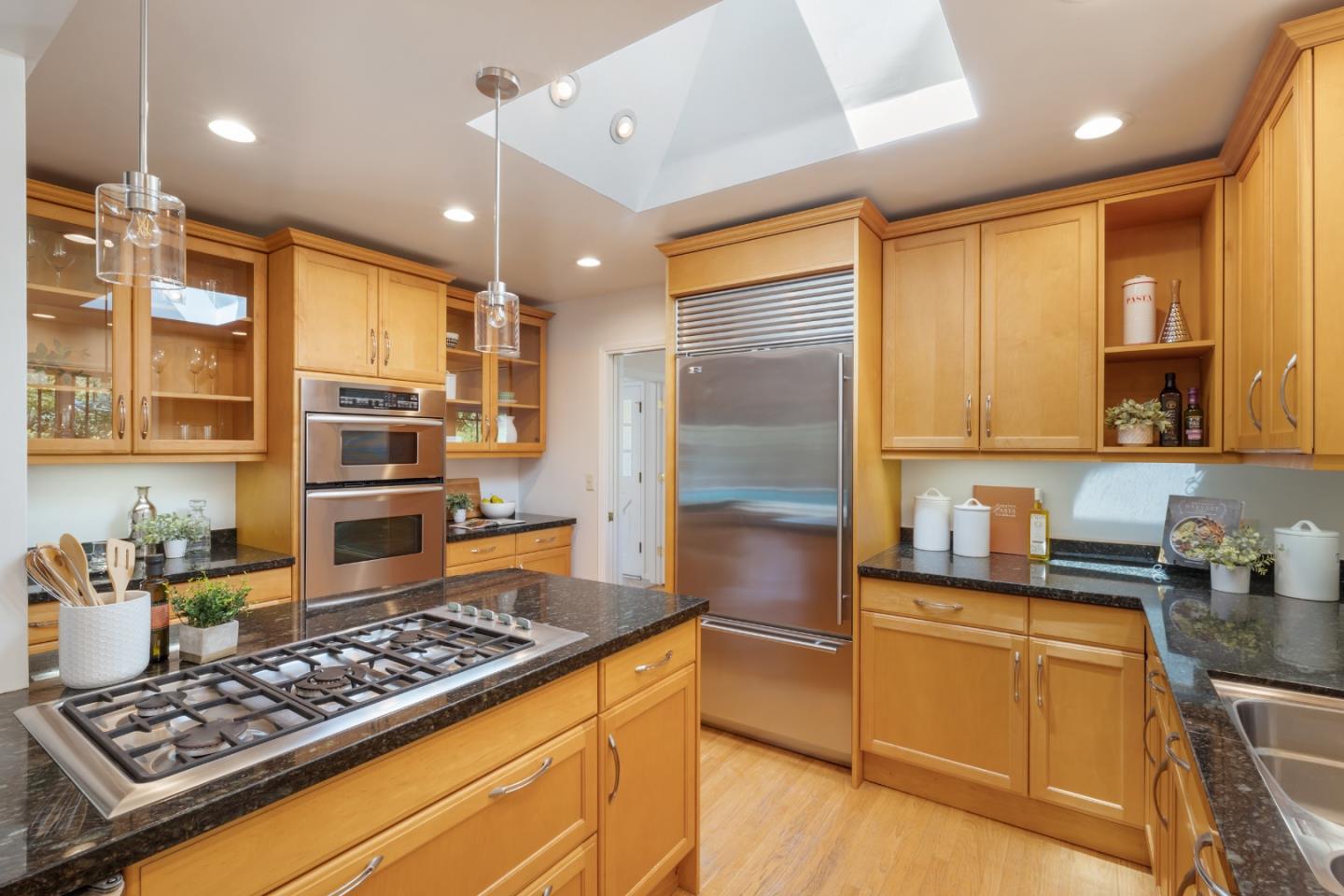 Detail Gallery Image 7 of 27 For 822 Amber Ln, Los Altos,  CA 94024 - 3 Beds | 2/1 Baths