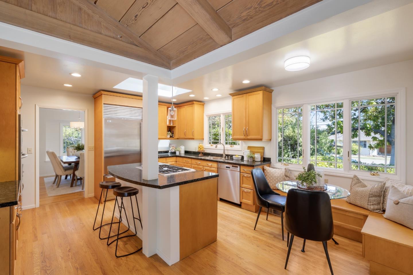 Detail Gallery Image 8 of 27 For 822 Amber Ln, Los Altos,  CA 94024 - 3 Beds | 2/1 Baths