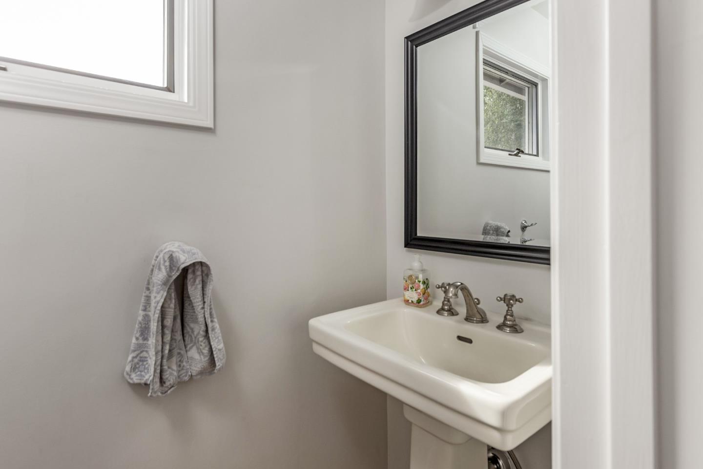 Detail Gallery Image 21 of 42 For 2119 Harmil Way, San Jose,  CA 95125 - 4 Beds | 3/1 Baths