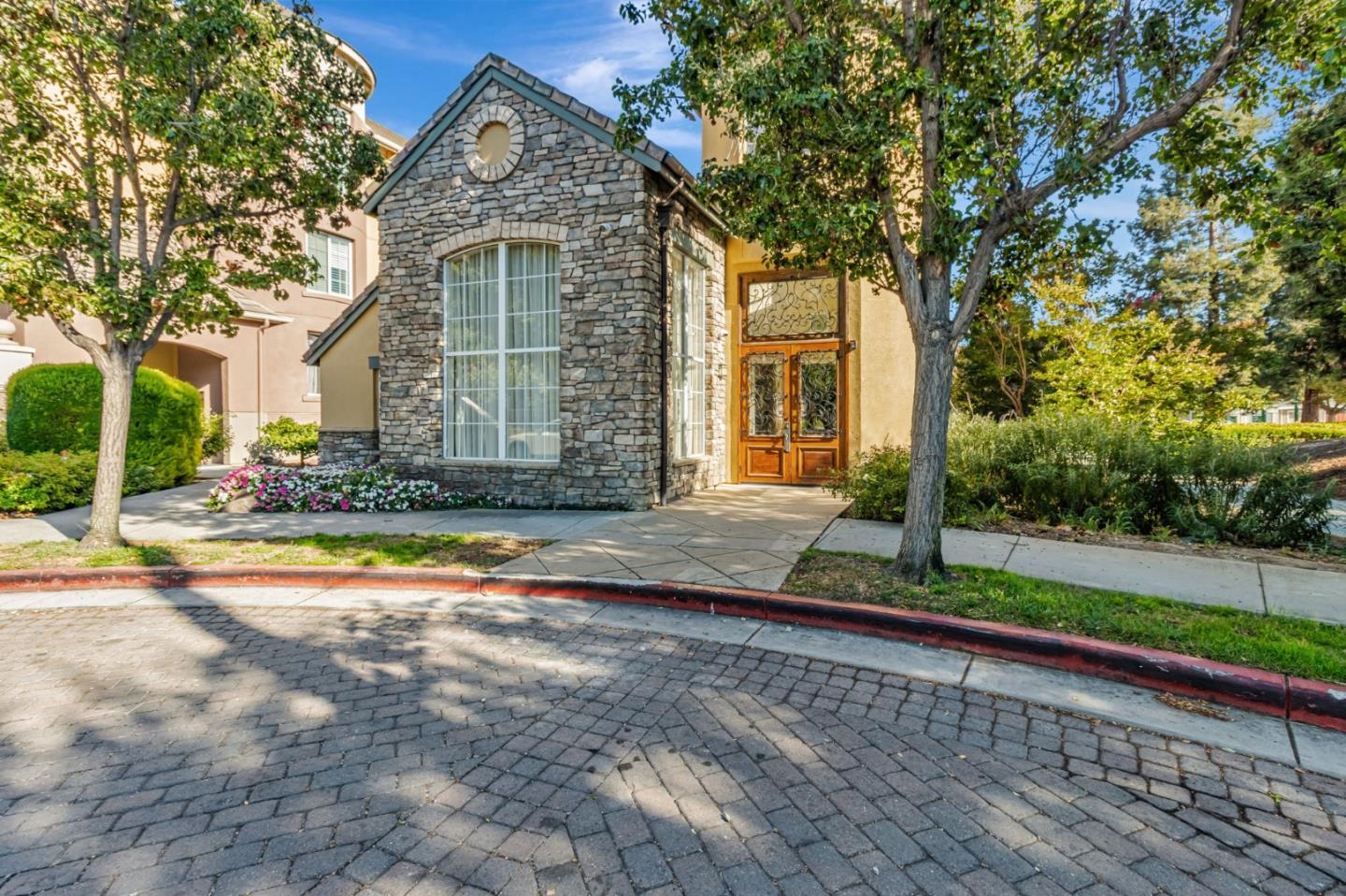 Detail Gallery Image 1 of 32 For 1550 Technology Dr #1072,  San Jose,  CA 95110 - 2 Beds | 2 Baths