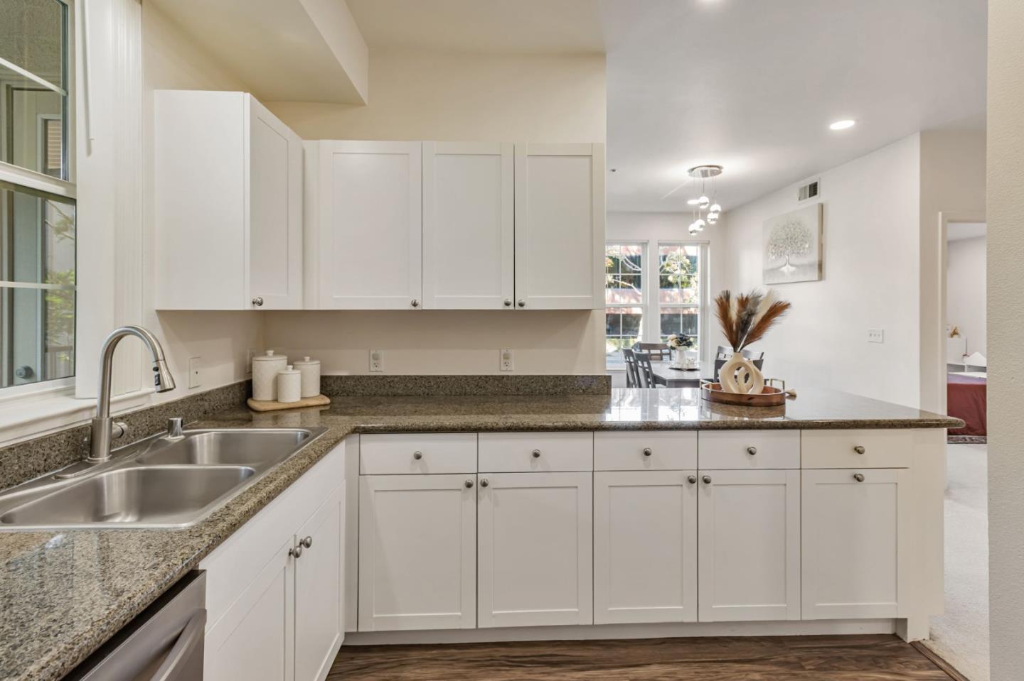 Detail Gallery Image 3 of 32 For 1550 Technology Dr #1072,  San Jose,  CA 95110 - 2 Beds | 2 Baths