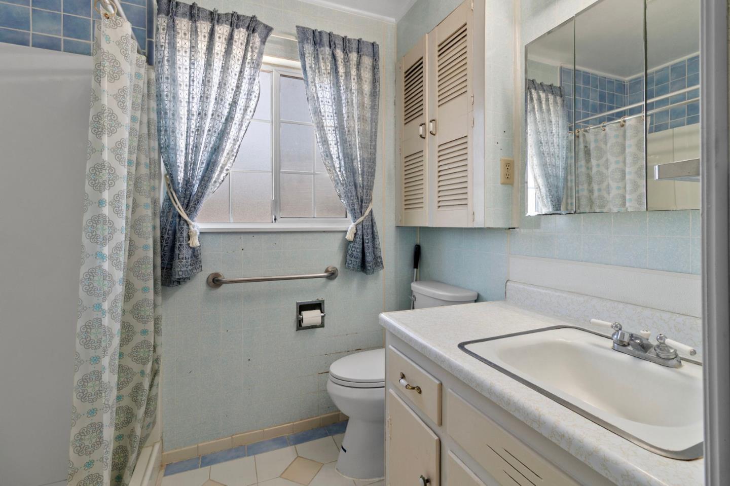 Detail Gallery Image 17 of 40 For 1949 Lincoln St, Seaside,  CA 93955 - 3 Beds | 2 Baths