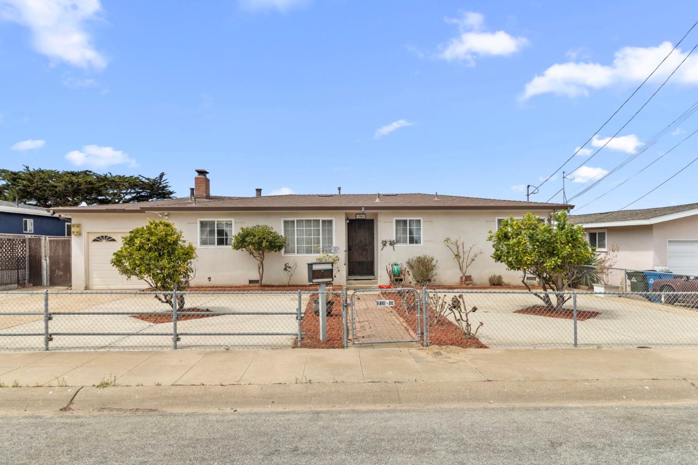 Detail Gallery Image 4 of 40 For 1949 Lincoln St, Seaside,  CA 93955 - 3 Beds | 2 Baths