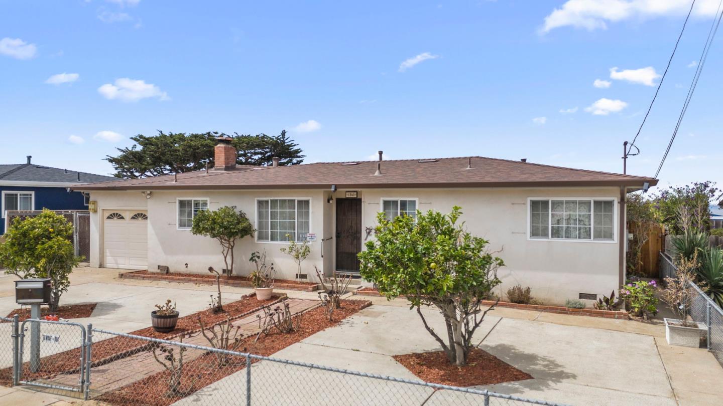 Detail Gallery Image 6 of 40 For 1949 Lincoln St, Seaside,  CA 93955 - 3 Beds | 2 Baths