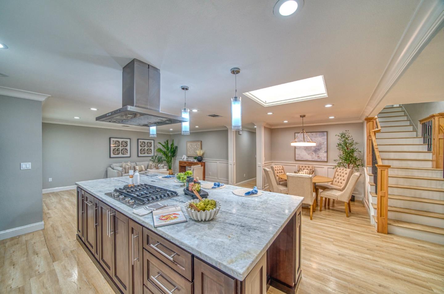 Detail Gallery Image 12 of 82 For 2425 Briarwood Dr, San Jose,  CA 95125 - 6 Beds | 4 Baths