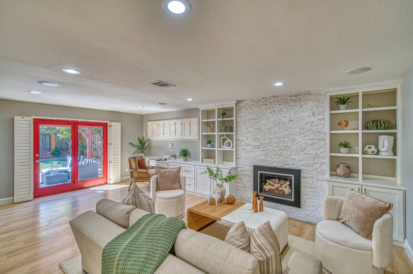 Detail Gallery Image 16 of 82 For 2425 Briarwood Dr, San Jose,  CA 95125 - 6 Beds | 4 Baths