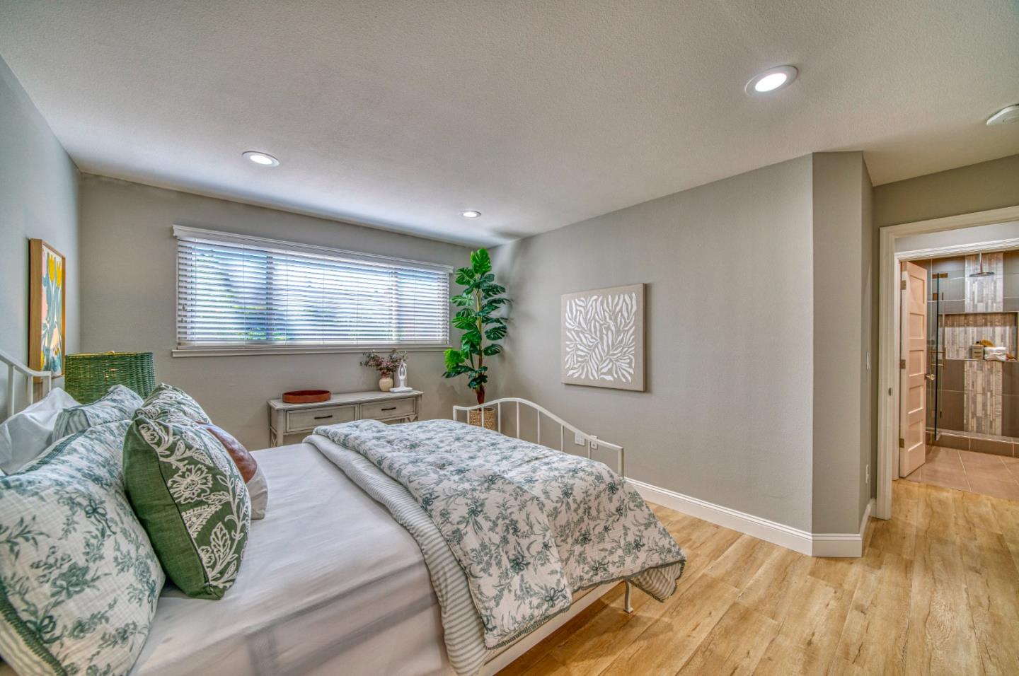 Detail Gallery Image 23 of 82 For 2425 Briarwood Dr, San Jose,  CA 95125 - 6 Beds | 4 Baths