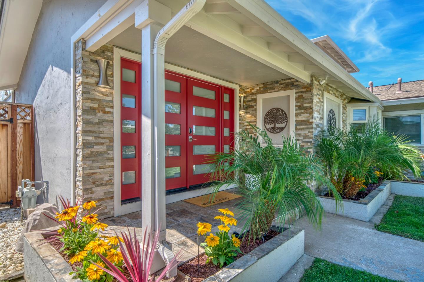 Detail Gallery Image 3 of 82 For 2425 Briarwood Dr, San Jose,  CA 95125 - 6 Beds | 4 Baths