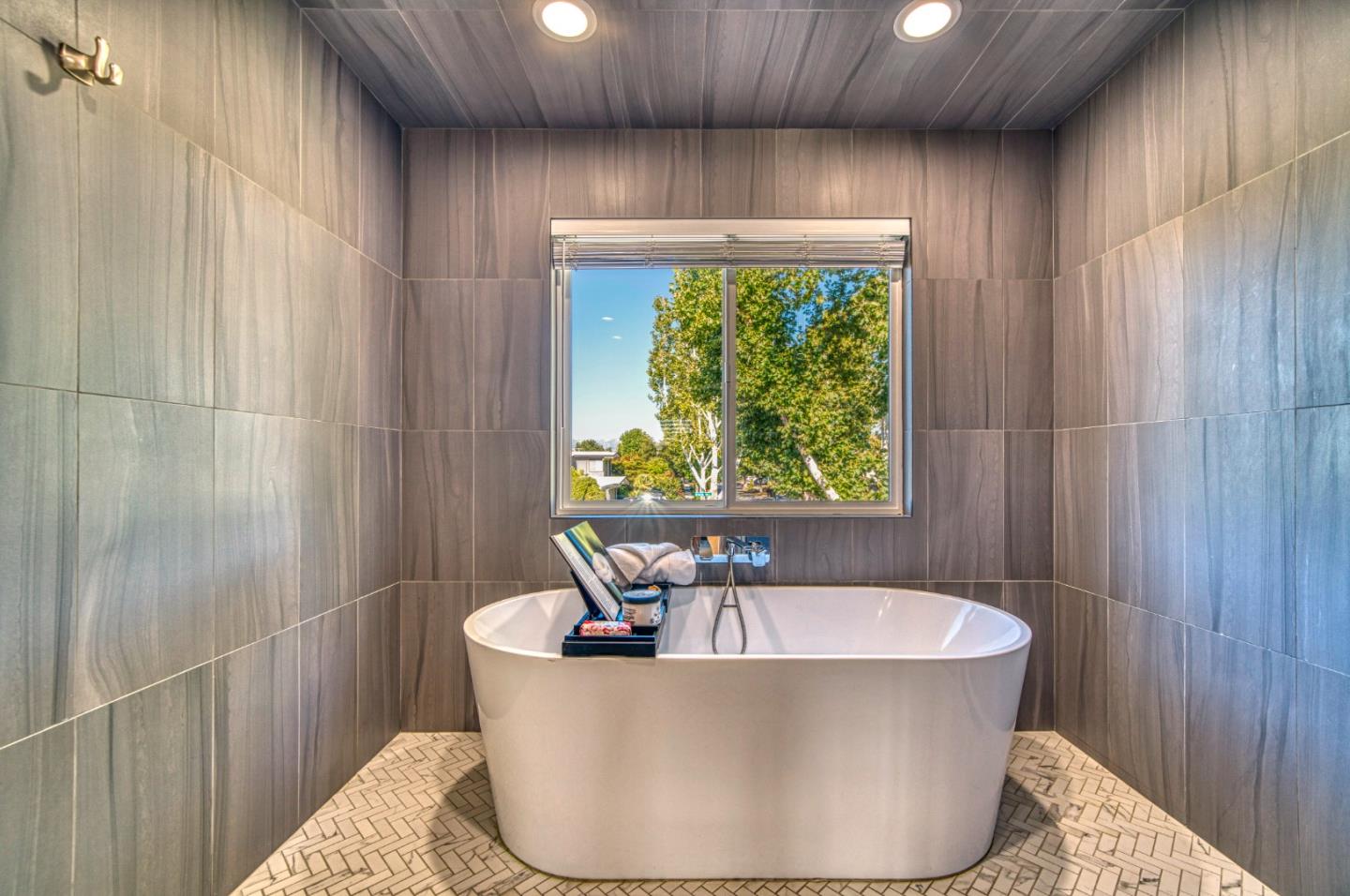 Detail Gallery Image 40 of 82 For 2425 Briarwood Dr, San Jose,  CA 95125 - 6 Beds | 4 Baths