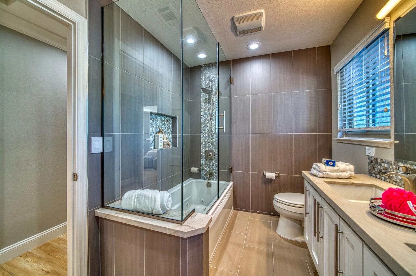Detail Gallery Image 45 of 82 For 2425 Briarwood Dr, San Jose,  CA 95125 - 6 Beds | 4 Baths