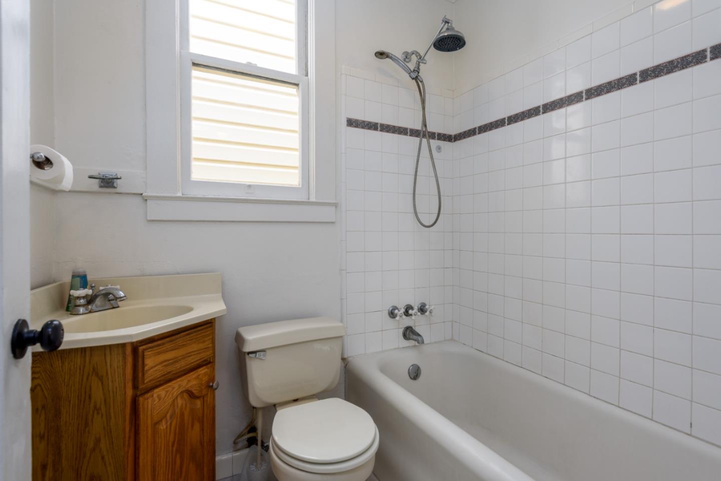 Detail Gallery Image 17 of 26 For 2018 23rd St, San Francisco,  CA 94107 - 2 Beds | 1 Baths