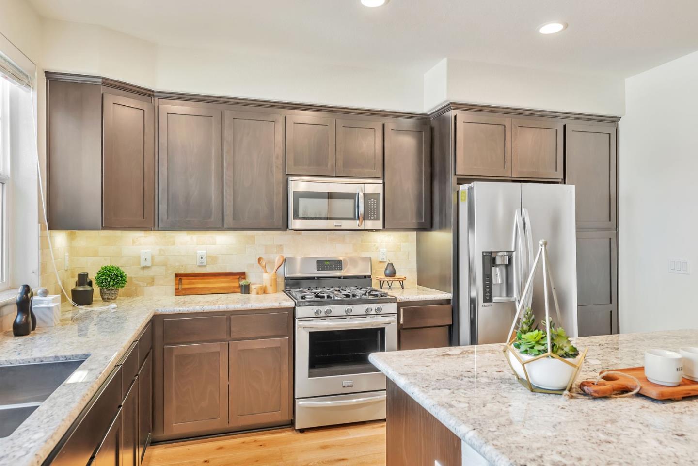 Detail Gallery Image 10 of 38 For 134 Maidenhair Ter, Sunnyvale,  CA 94086 - 2 Beds | 2/1 Baths