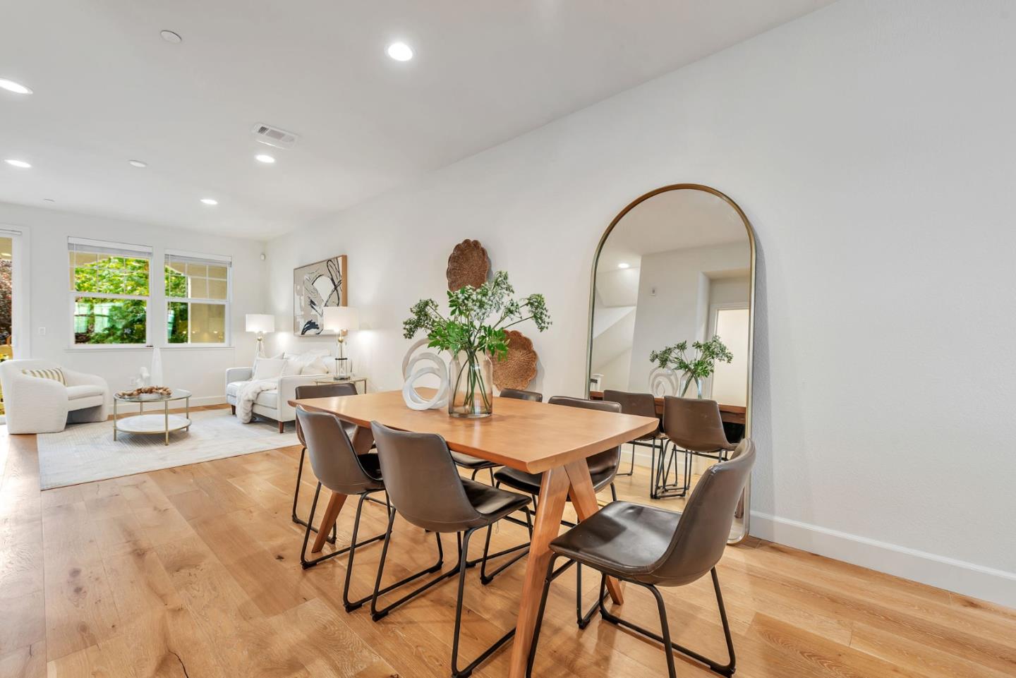 Detail Gallery Image 16 of 38 For 134 Maidenhair Ter, Sunnyvale,  CA 94086 - 2 Beds | 2/1 Baths
