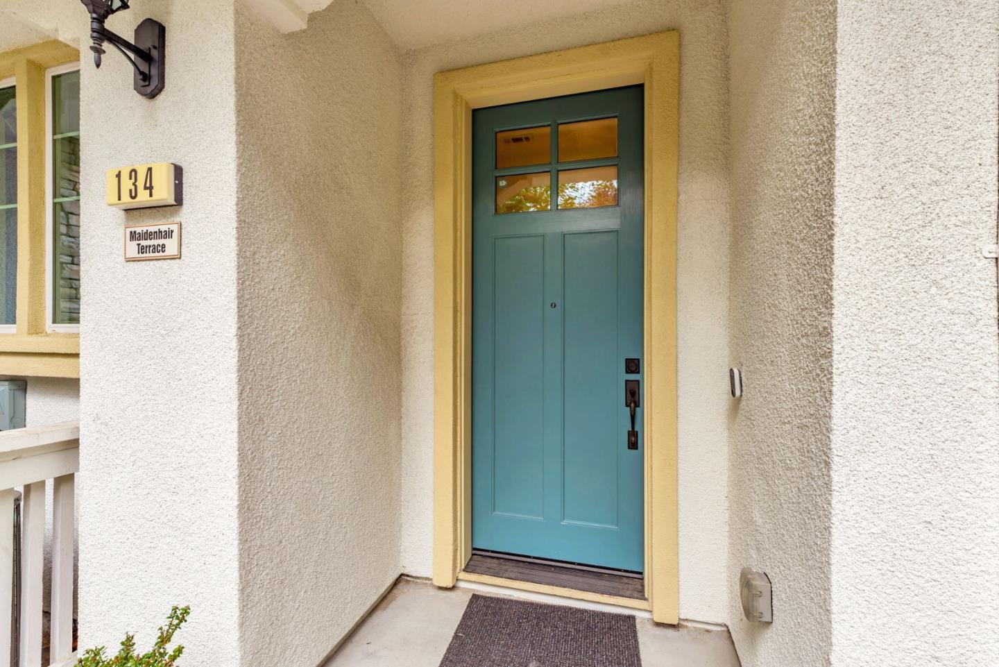 Detail Gallery Image 2 of 38 For 134 Maidenhair Ter, Sunnyvale,  CA 94086 - 2 Beds | 2/1 Baths