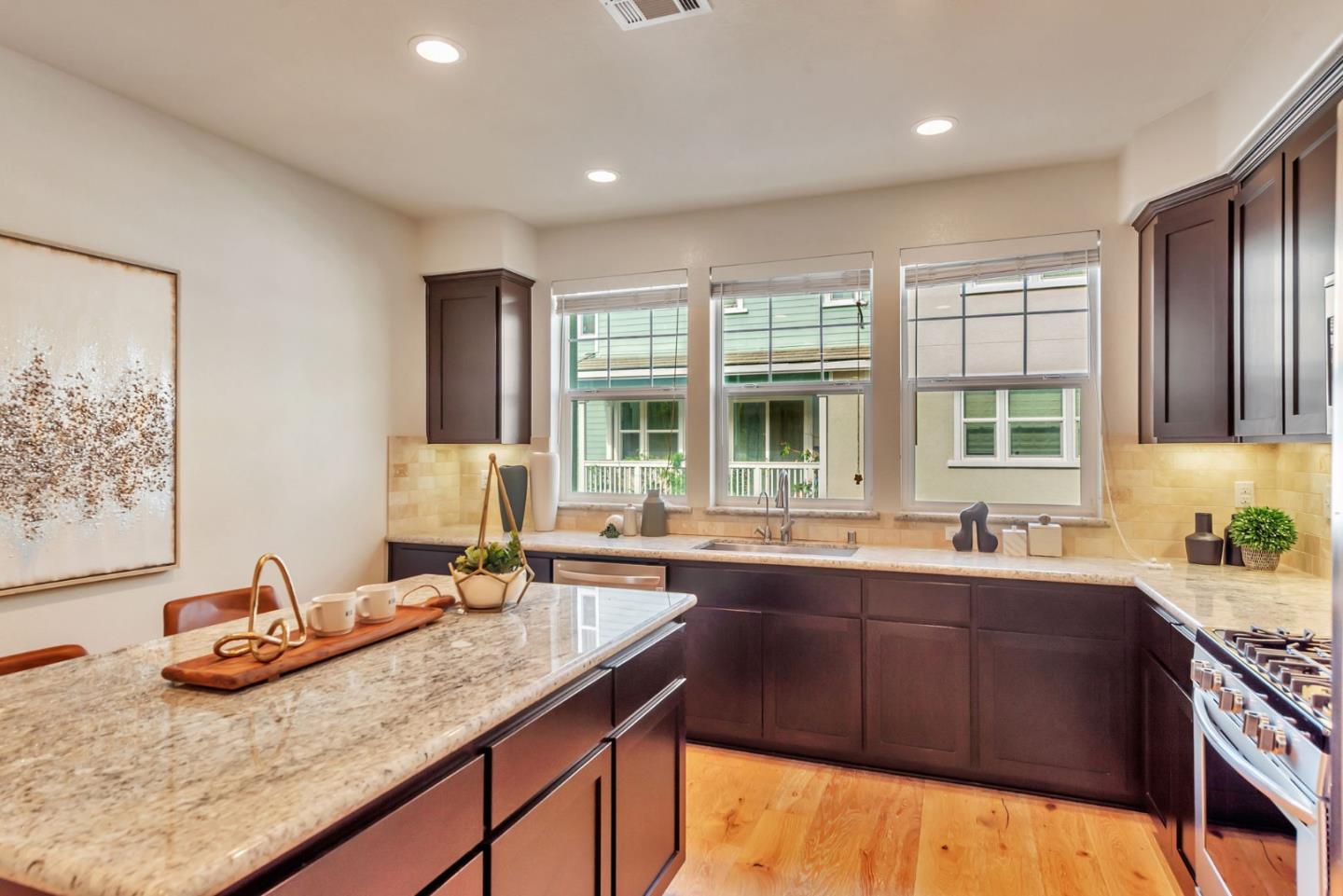 Detail Gallery Image 8 of 38 For 134 Maidenhair Ter, Sunnyvale,  CA 94086 - 2 Beds | 2/1 Baths